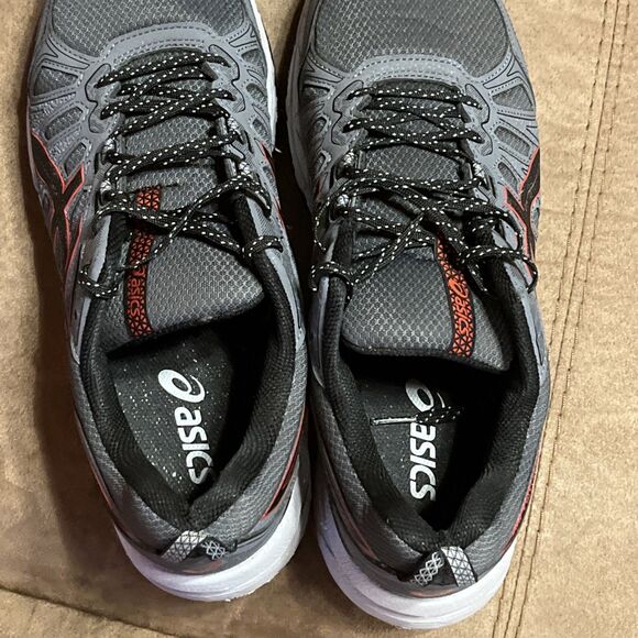 Athletic_Shoes